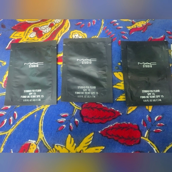 Mac,Bobbi brown and Murad sample pack - Picture 2 of 3